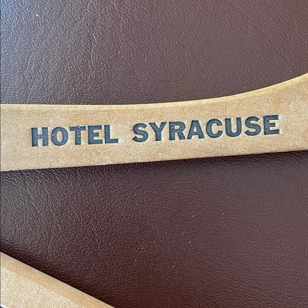 VTG Wooden Hanger with Hotel Syracuse, NY